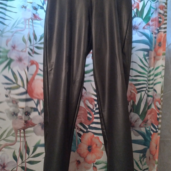 Faux leather pants - Picture 3 of 4